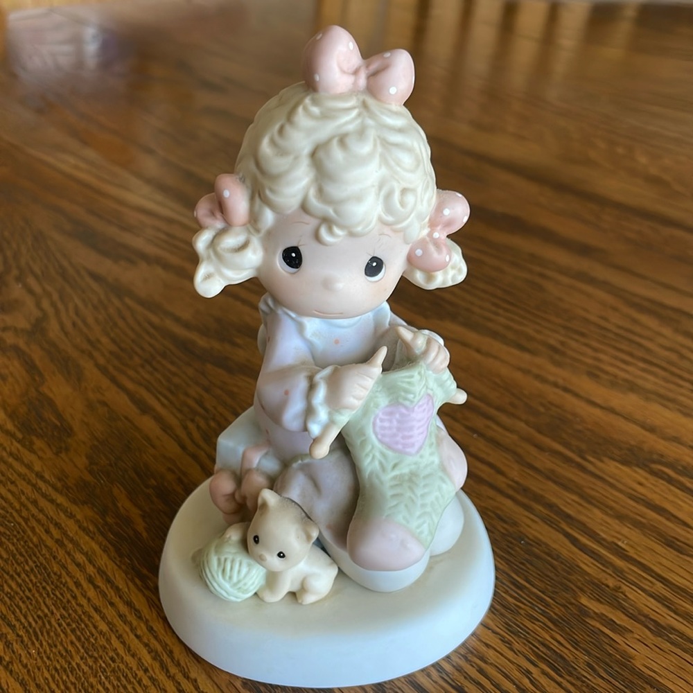 Enesco Precious Moments 1998 Love Will Keep You Warm
